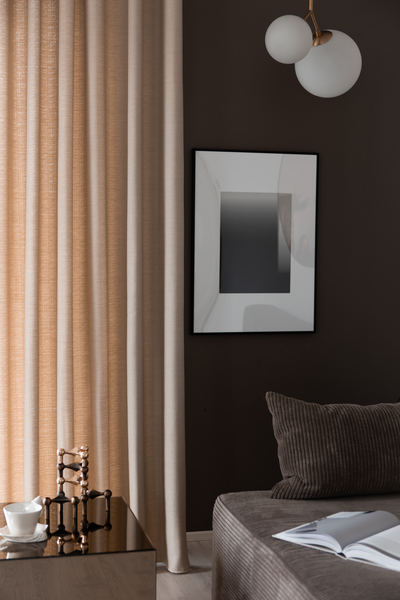 You are currently viewing וילונות ורטיקליים – פתרון הצללה חכם לפתחים גדולים, משרדים ובתים מודרניים