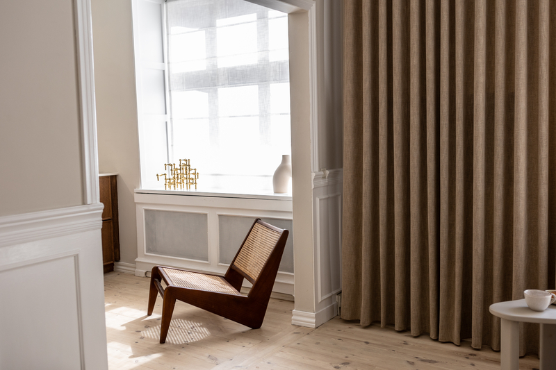 You are currently viewing וילונות בד – המדריך המקצועי לבחירה נכונה, התאמה לבית וכתיבת מפרט מדויק